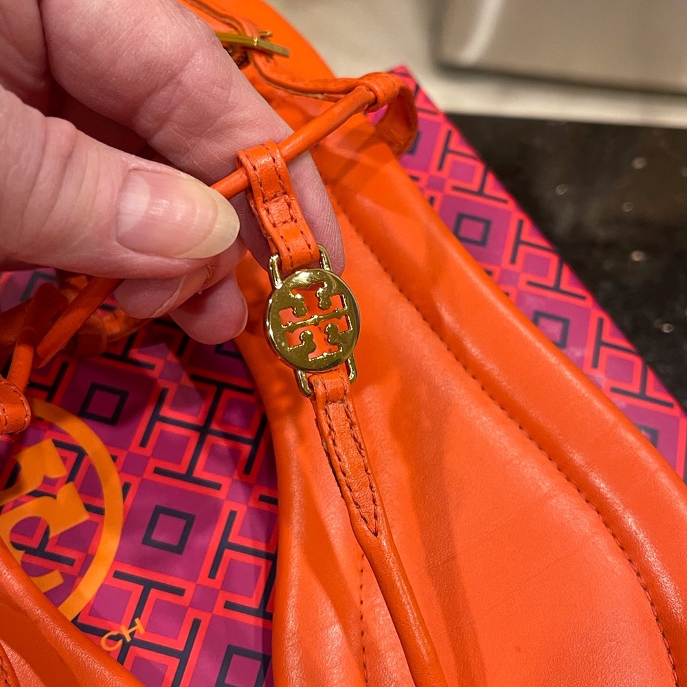 TORY BURCH 8.5M BRIGHT POPPY ORANGE MINI MILLER TYPE ALL LEATHER STRAP SANDALS - Picture 5 of 15